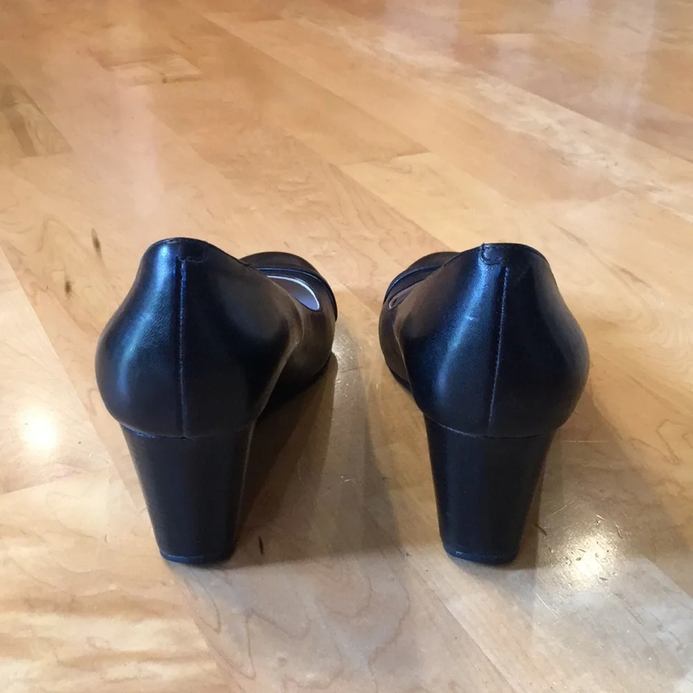 COLE HAAN | Grand Black Leather Wedge Pumps